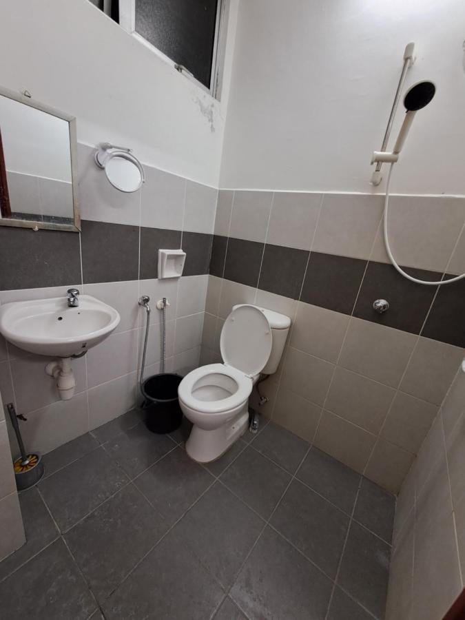 1201 Apartment Ladang Tok Pelam Tepipantaibatuburuk Kuala Terengganu Exteriör bild